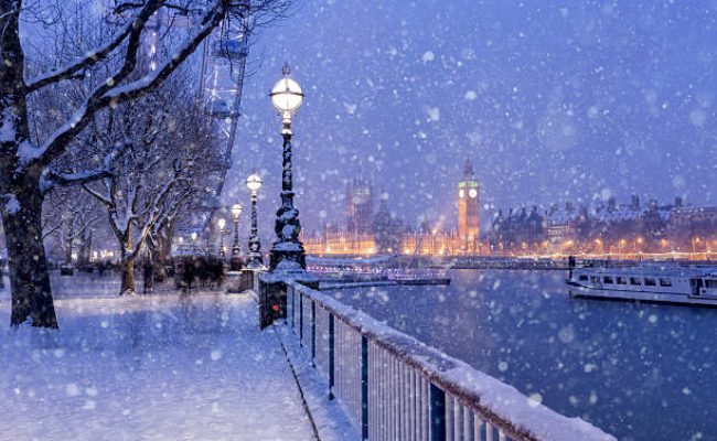View of Jubilee Gardens and Westminster Palace during the winter holidays in London.